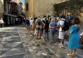 La cola del Museo Picasso llegaba hasta la Iglesia de San Agustín.