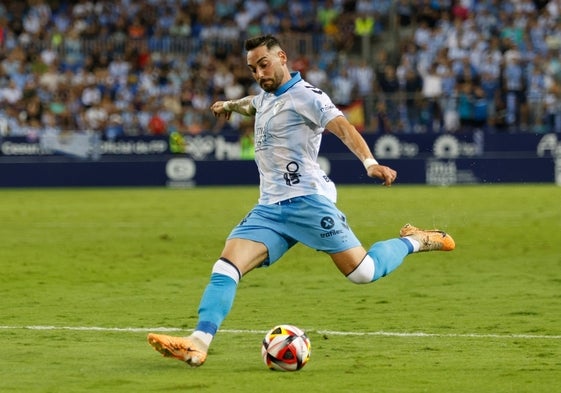 Víctor García, en el momento de disparar en la jugada en que arranca el 1-0.