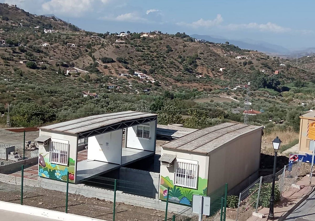 Las dos aulas prefabricadas del CEIP Remedios Rojos en Monda.