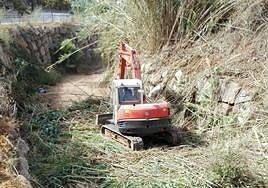 Trabajos en uno de los arroyos del municipio rinconero.