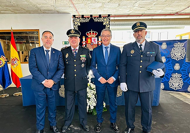 Acto de entrega del reconocimiento a la Policía Local rinconera.