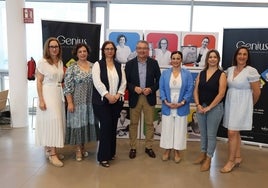 Francisco Salado con las seis participantes de la II edición de 'Genius'