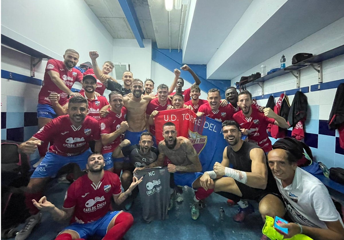 La celebración de los jugadores del Torre del Mar, este miércoles.