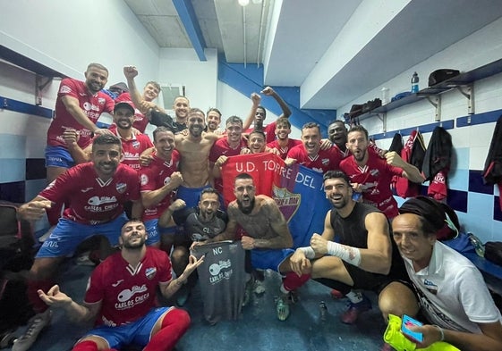 La celebración de los jugadores del Torre del Mar, este miércoles.