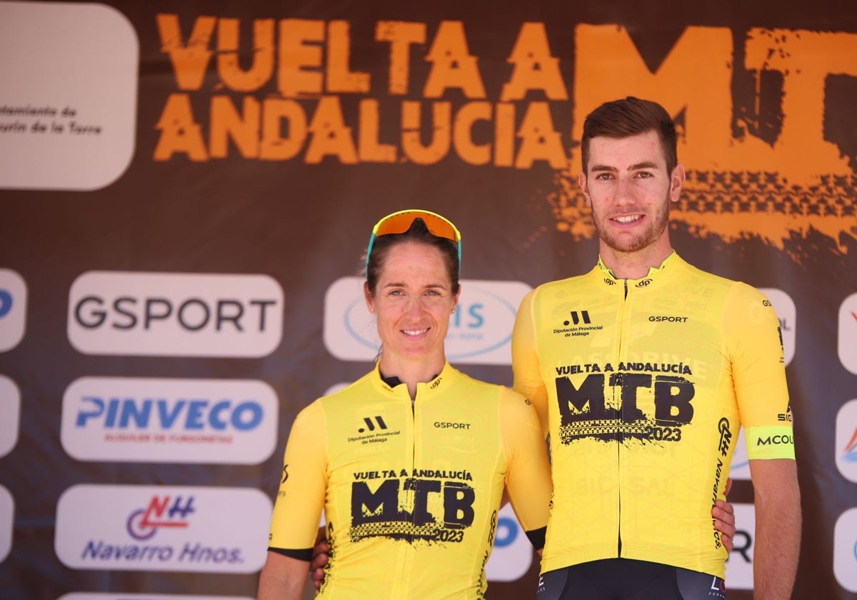 Rocío Martín y Sergio García, ganadores de la prueba, en el podio.