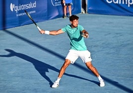 Pablo Carreño se prepara para el golpeo de derecha, en su duelo de este martes en Málaga ante Arthur Cazaux.