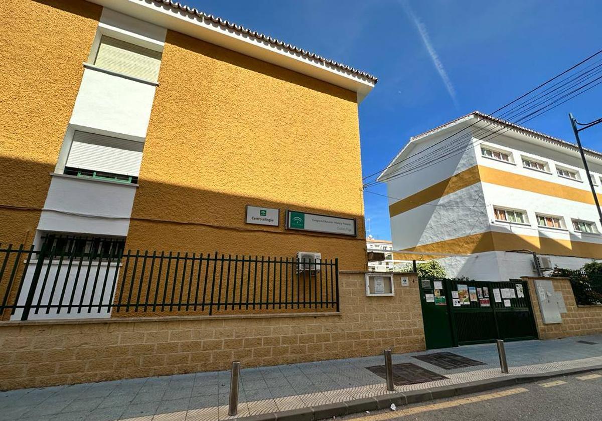 Okupas en la puerta del cole: problemas con antiguas casas de maestros en Torre del Mar