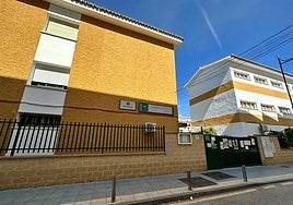 Fachada principal del colegio Custodio Puga de Torre del Mar.