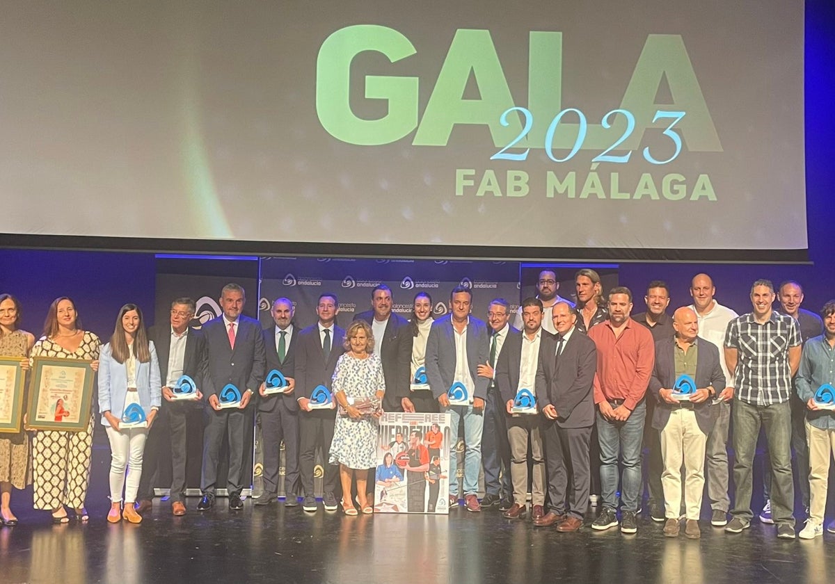 Todos los premiados durante la Gala del Baloncesto Malagueño.