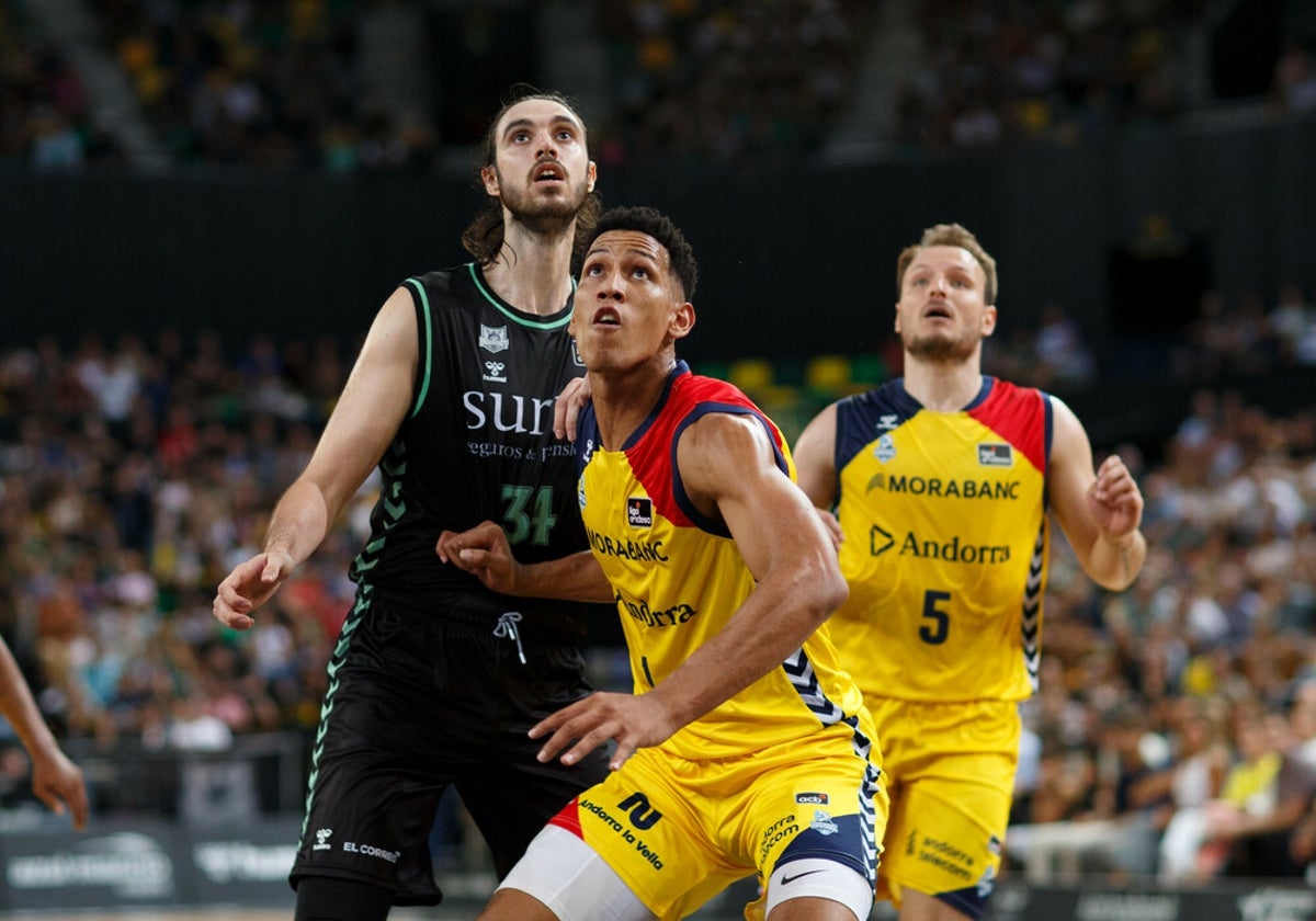 Tyson Pérez, durante el partido contra el Bilbao esta temporada.