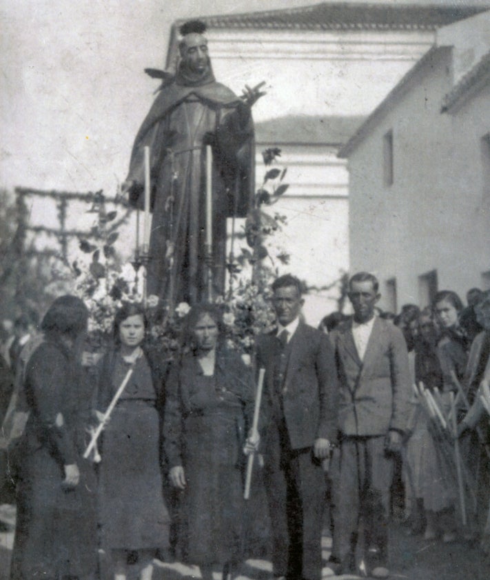 Imagen secundaria 2 - Batallón infantil en 1913, programa de las fiestas de 1898 y procesión del patrón antes de la Guerra Civil.