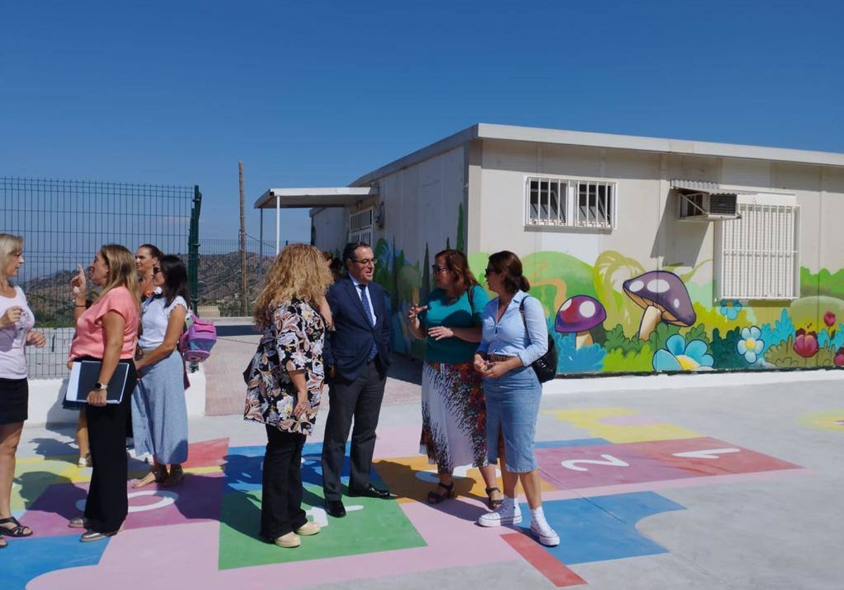 La visita del delegado de Desarrollo Educativo y Formación Profesional, así como de Universidad e Investigación e Innovación en Málaga, Miguel Briones, al CEIP Remedios Rojos.