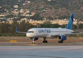 Un momento del aterrizaje del primer vuelo de United Airlines entre Málaga y Nueva York.
