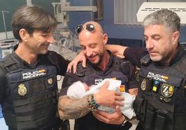 Así fue el rescate de Ángela, la bebé recién nacida abandonada en la calle en Málaga