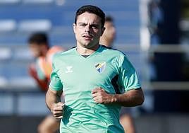 Sangalli, en un de sus carreras durante el entrenamiento de ayer con el Málaga en la Federación.