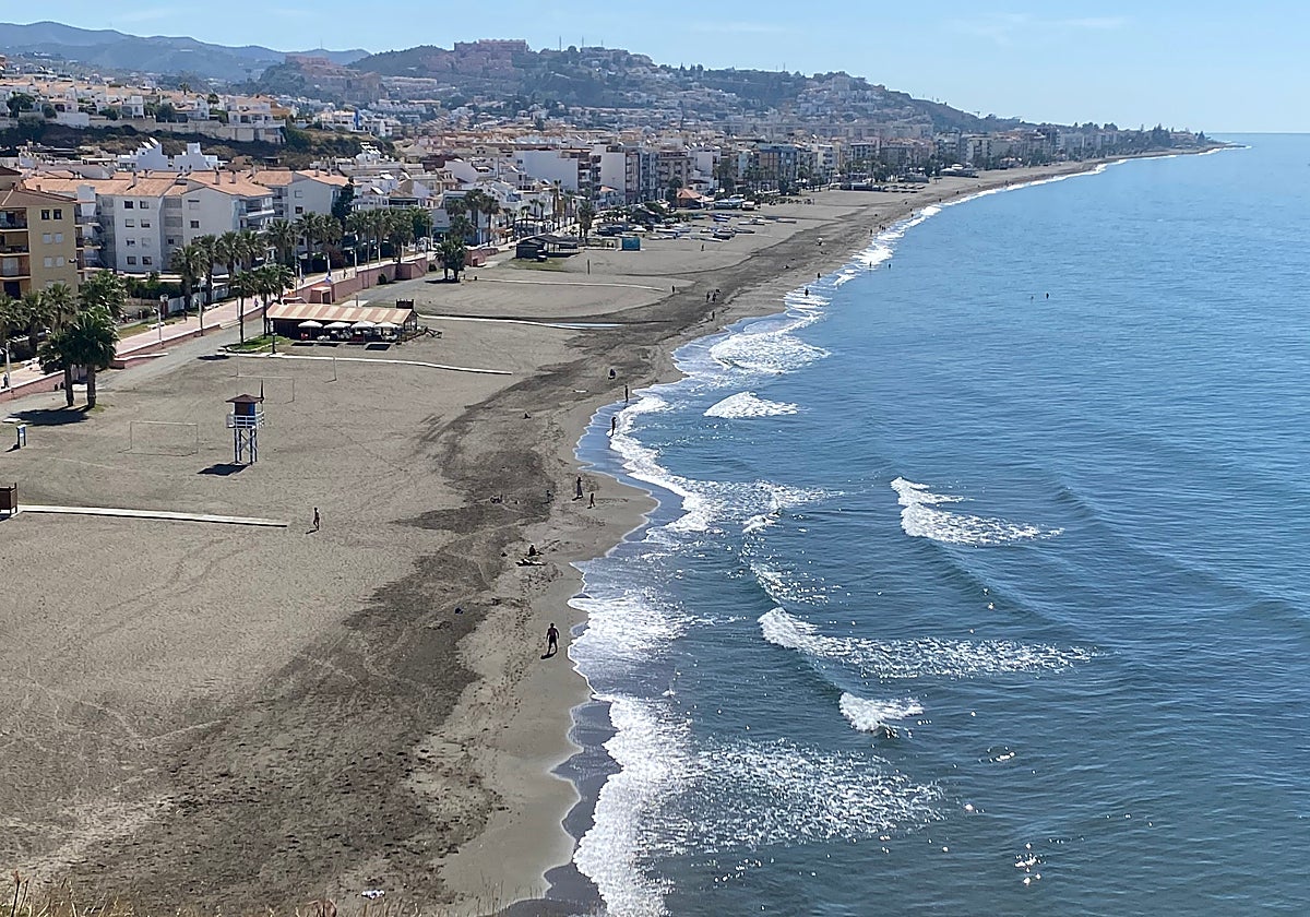 Vista panorámica del litoral rinconero desde los acantilados del Cantal.