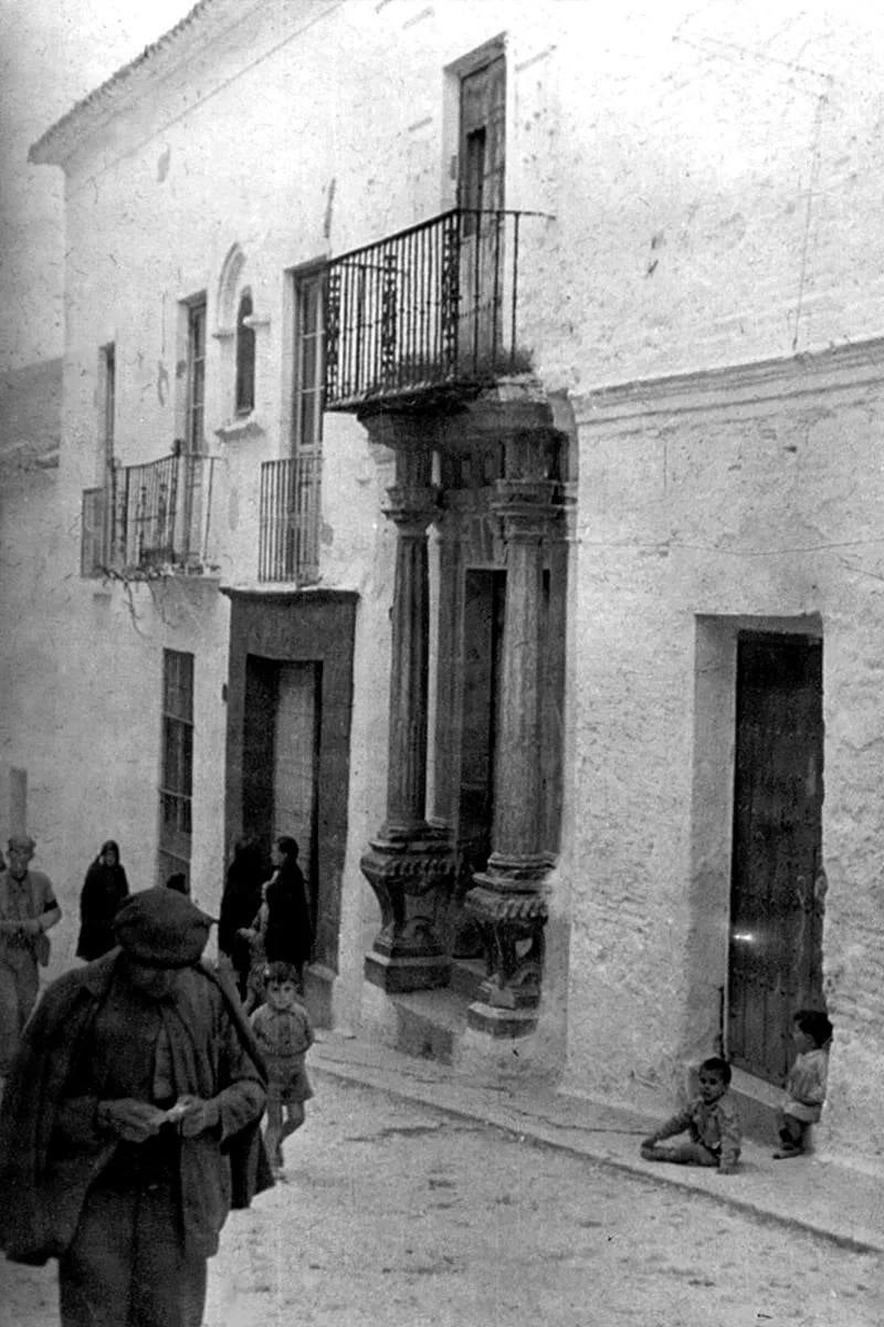 Antiguo emplazamiento de la Casa Condal de Teba en la calle Grande en el año 1946.