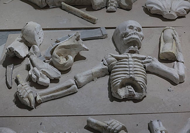 Parte de la decoración fúnebre que tuvo que ser retirada por las humedades.