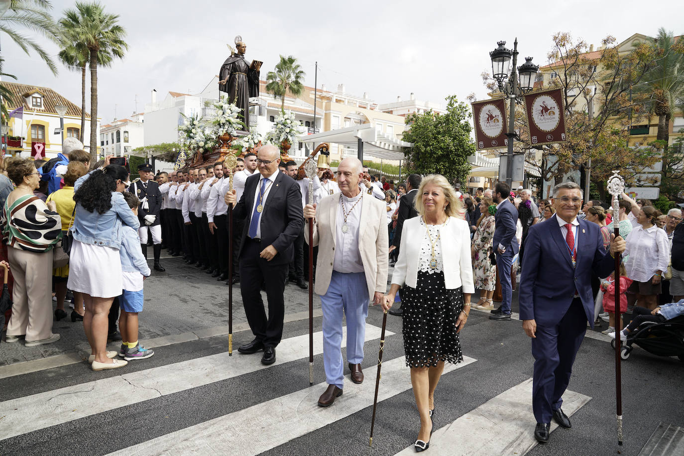 San Pedro Alcántara arropa a su patrón en el día grande de la Feria