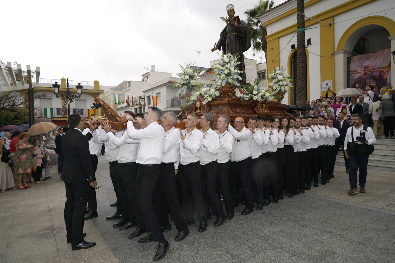 San Pedro Alcántara arropa a su patrón en el día grande de la Feria