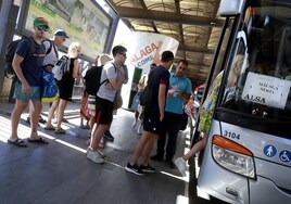 La Junta tardará al menos tres años en resolver el caos de las concesiones caducadas de bus