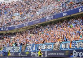 Imagen de la Grada de Animación de La Rosaleda y parte de Gol Alto durante el último partido del Málaga en casa, la semana pasada contra el Melilla.