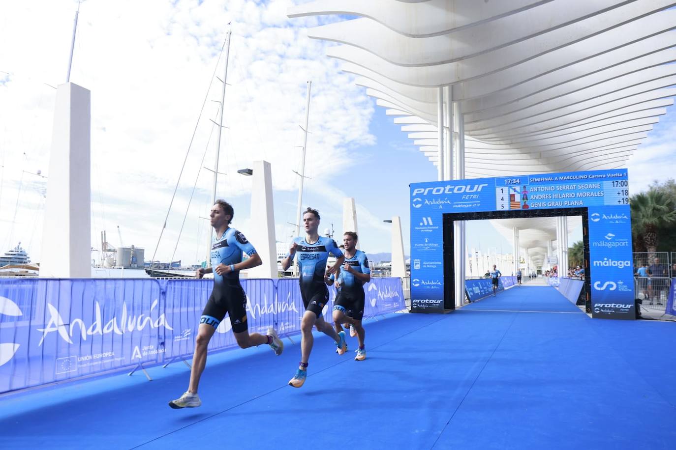 Las mejores imágenes de la primera gran prueba de triatlón de la historia en Málaga