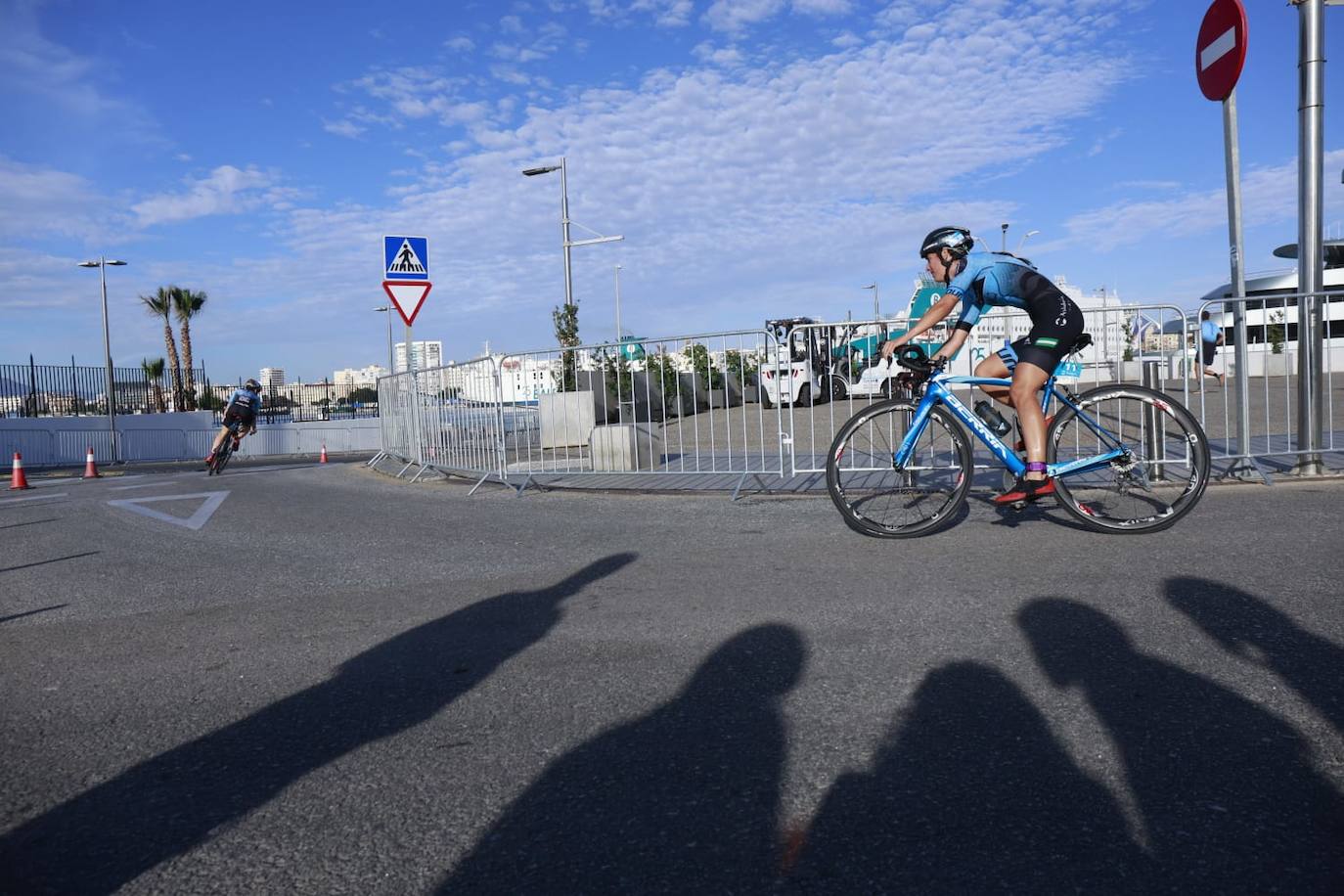 Las mejores imágenes de la primera gran prueba de triatlón de la historia en Málaga