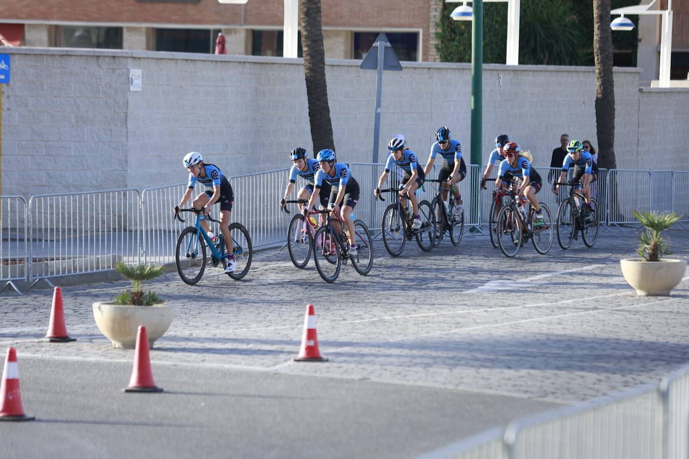 Las mejores imágenes de la primera gran prueba de triatlón de la historia en Málaga