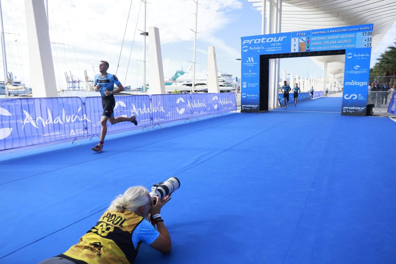 Las mejores imágenes de la primera gran prueba de triatlón de la historia en Málaga