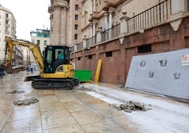 Ha comenzado la retirada de las baldosas en las que se hará la excavación.