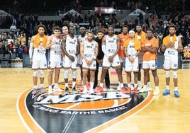 Los jugadores del Le Mans tras la victoria frente al Peristeri.