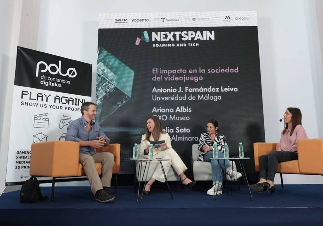 Antonio J. Fernández, Ana Pérez-Bryan, Ariana Albis y Noelia Soto, en la primera mesa de la jornada.