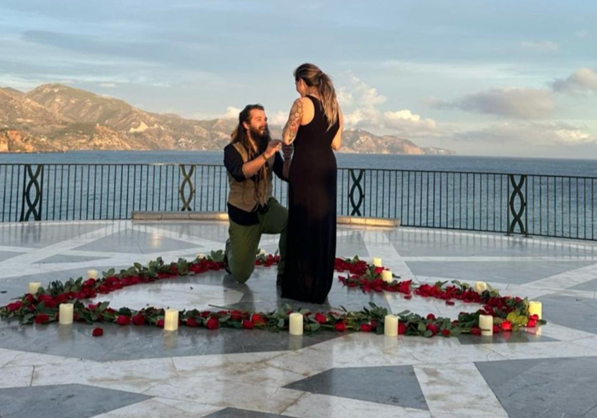 Kyle y Michaela, este miércoles en la conocida 'reola' del mirador nerjeño.