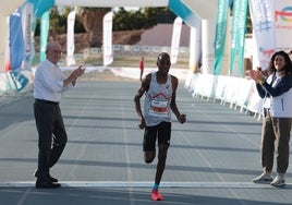 Geofry Toroitich, en una histórica llegada este domingo, en el medio maratón más rápido corrido jamás en Málaga (59:13).