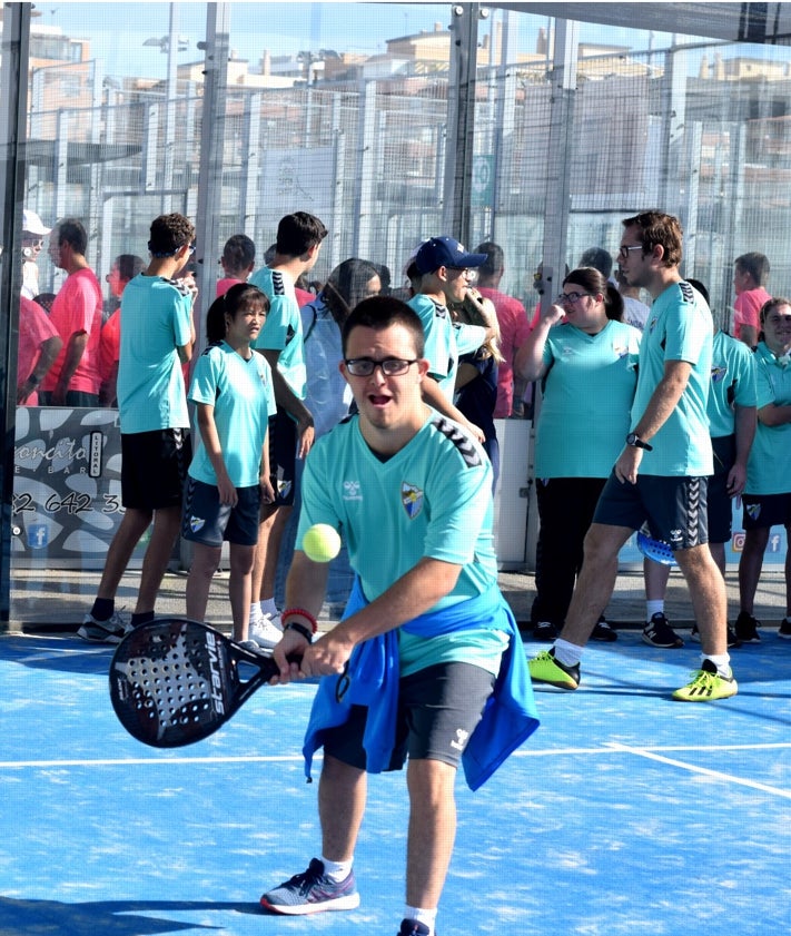 Imagen secundaria 2 - La fiesta del pádel adaptado llena de vida Inacua en su quinto aniversario