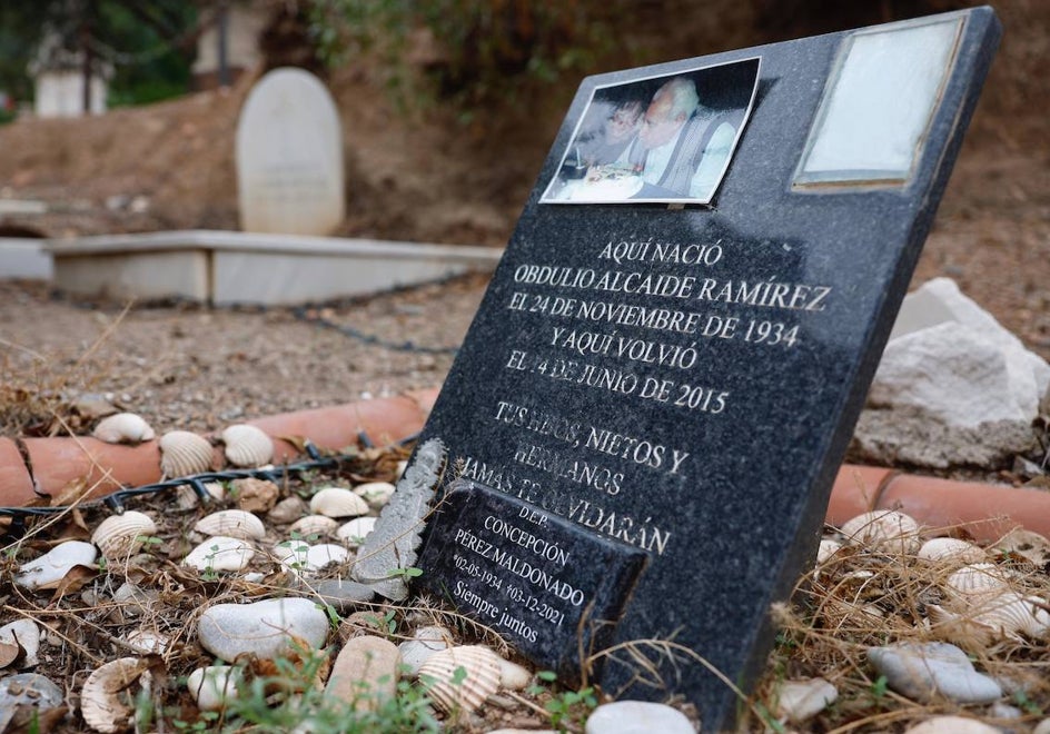 Obdulio Alcaide es el único que, además de estar enterrado en el Cementerio Inglés, «nació» en la propia necrópolis