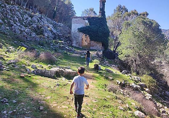 Esta ruta tiene uno de sus hitos en una antigua capilla.