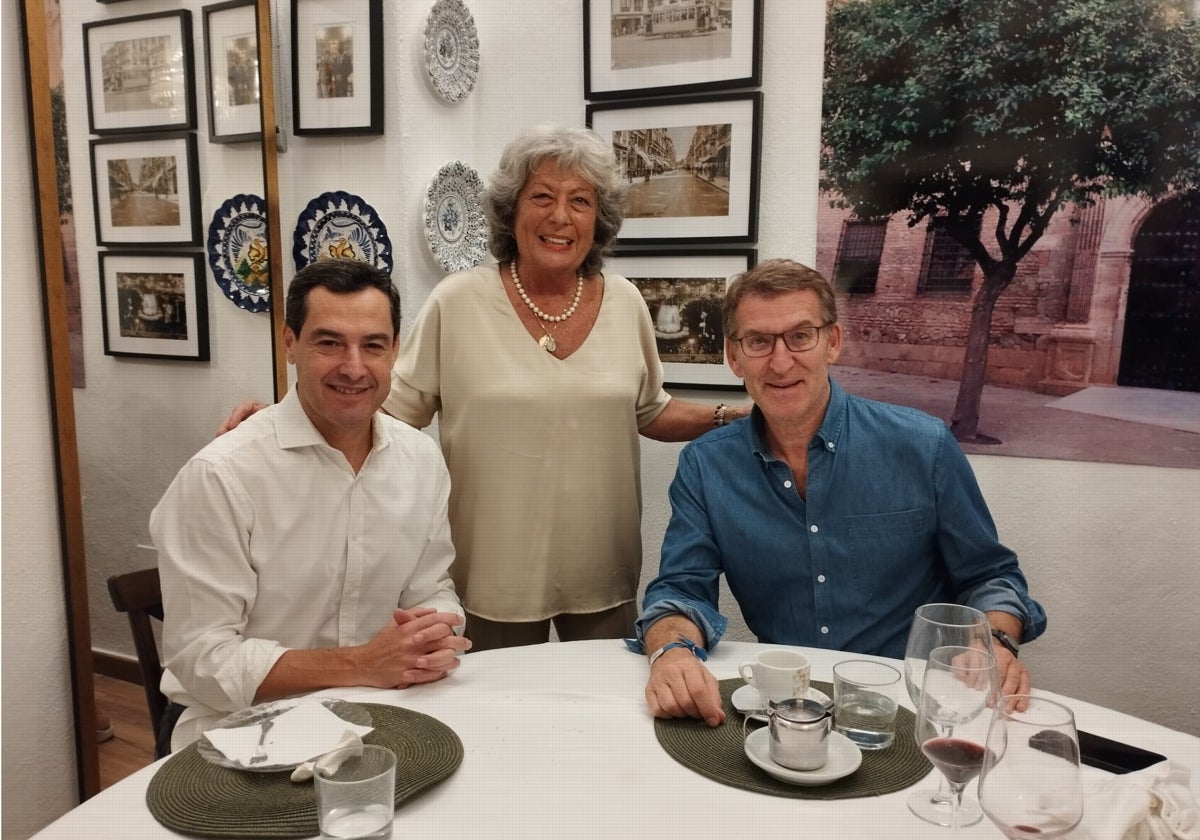 Emilia, junto a Alberto Núnez Feijóo y Juanma Moreno.