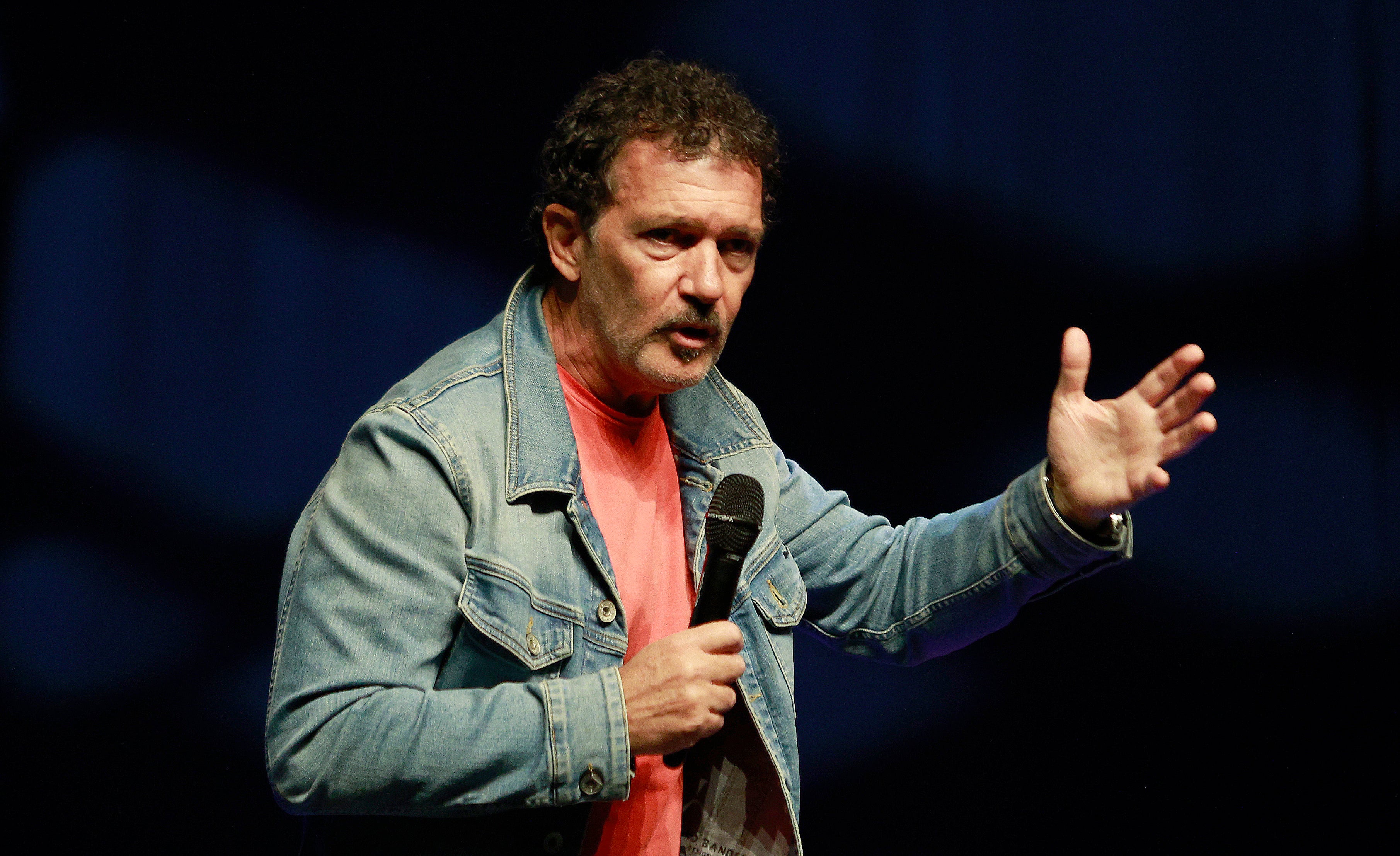 Antonio Banderas se encuentra con alumnos de artes escénicas en su teatro