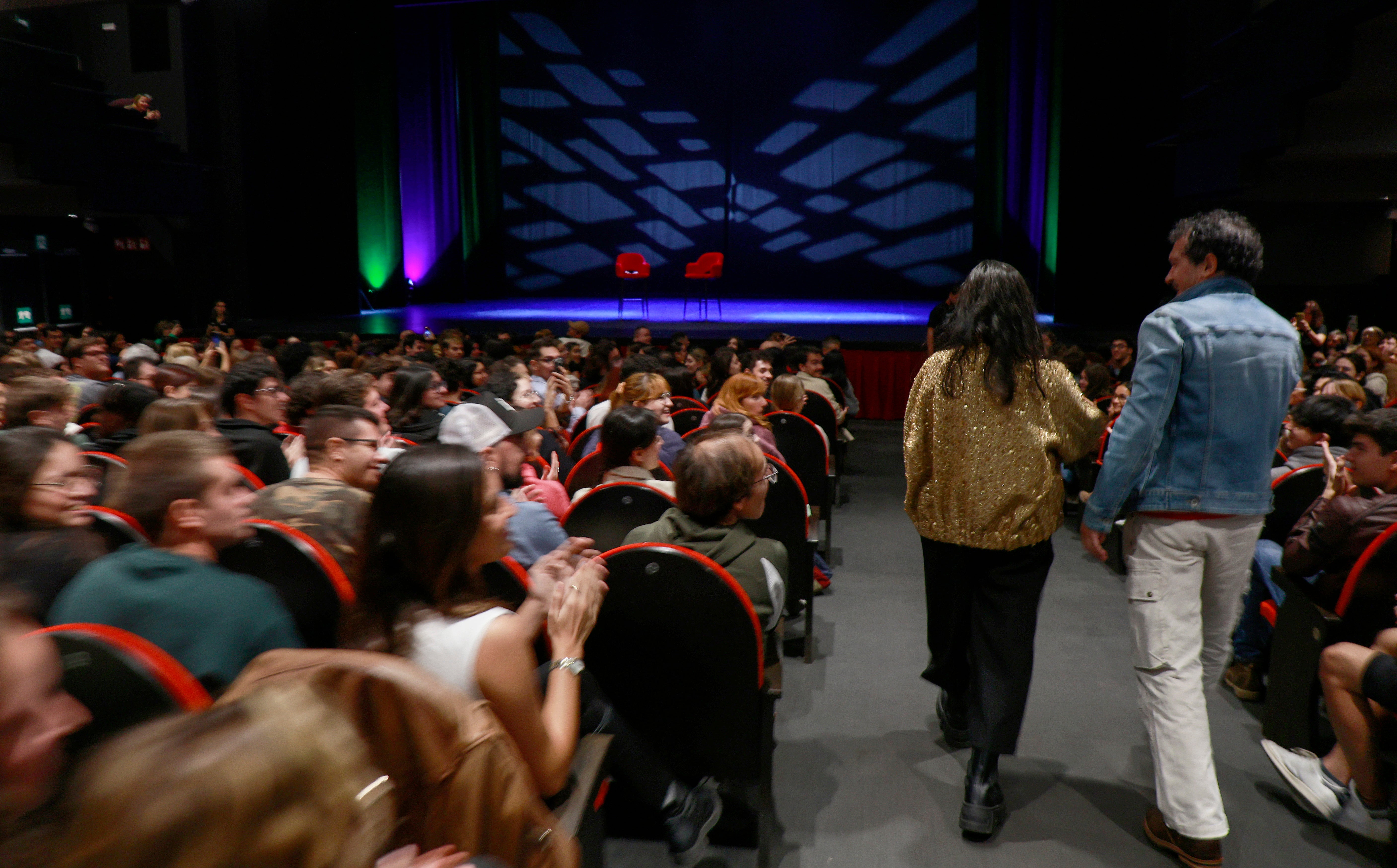 Antonio Banderas se encuentra con alumnos de artes escénicas en su teatro