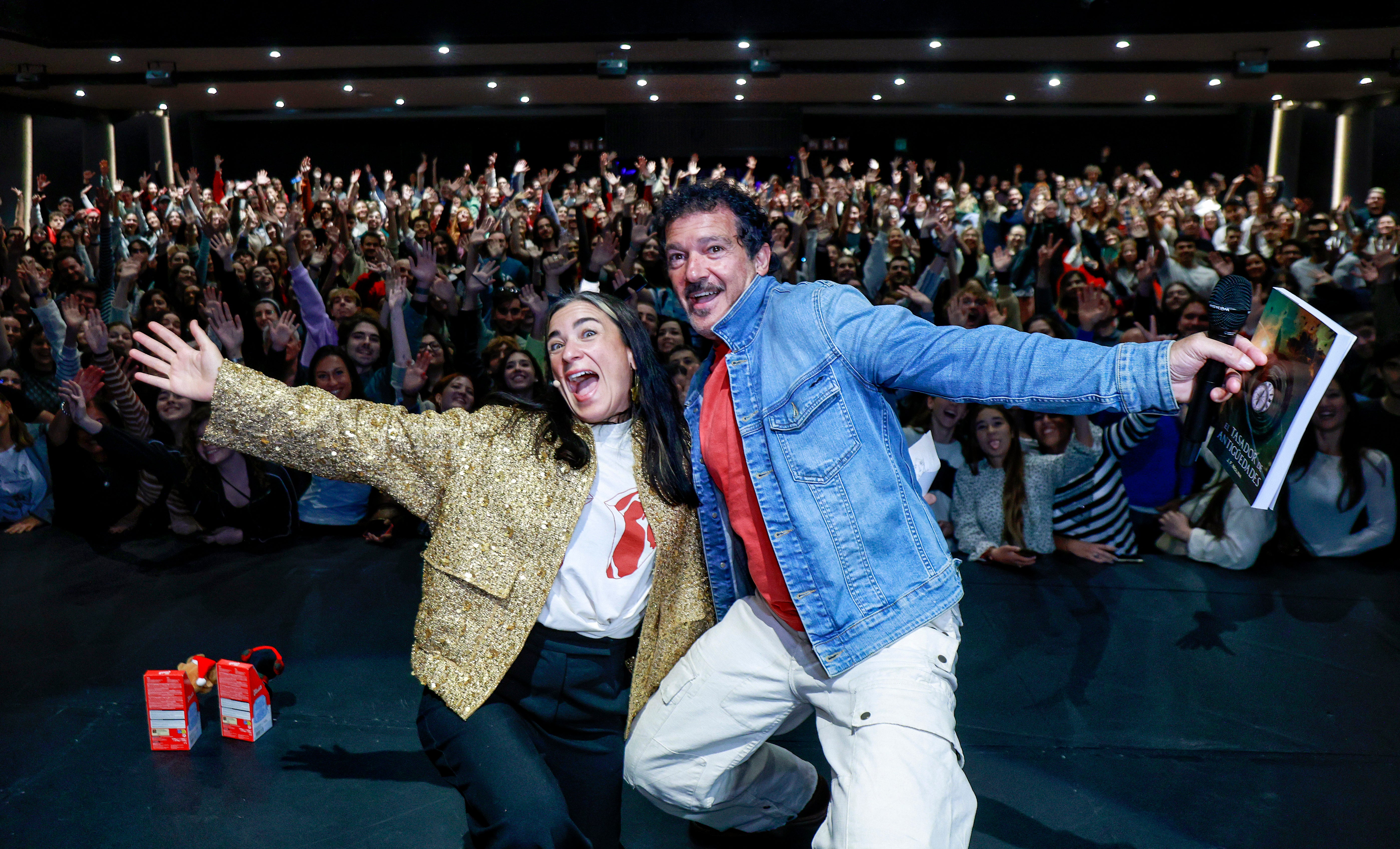 Antonio Banderas se encuentra con alumnos de artes escénicas en su teatro