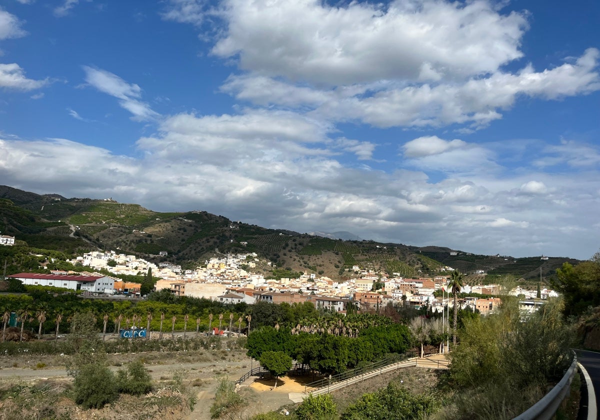 Vista panorámica del casco urbano de Benamargosa.