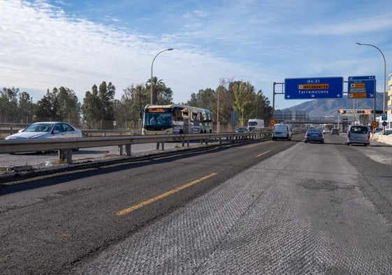 Tramo de la MA-21 donde ya se ha empezado a reasfaltar la calzada.