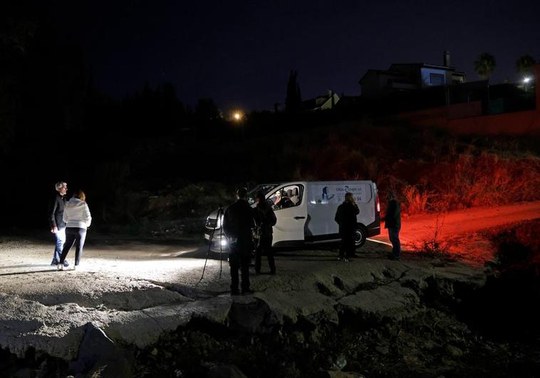 Una noche con las patrullas vecinales para espantar a los ladrones de Puertosol: «No puedes dormir tranquilo»