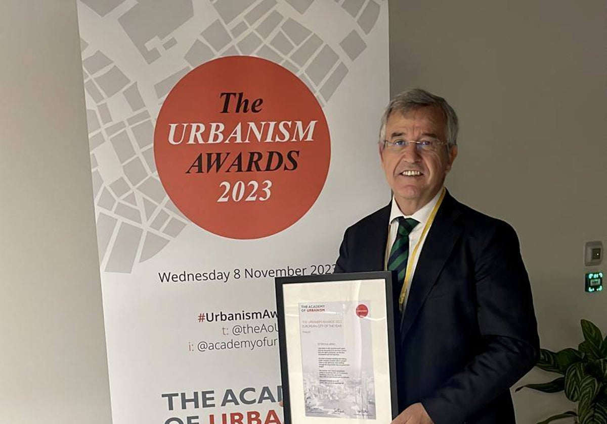 Jose María García Urbano recibió ayer el premio en Londres.