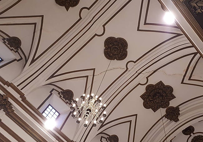 Imagen de archivo de la fisura, en el interior del templo.