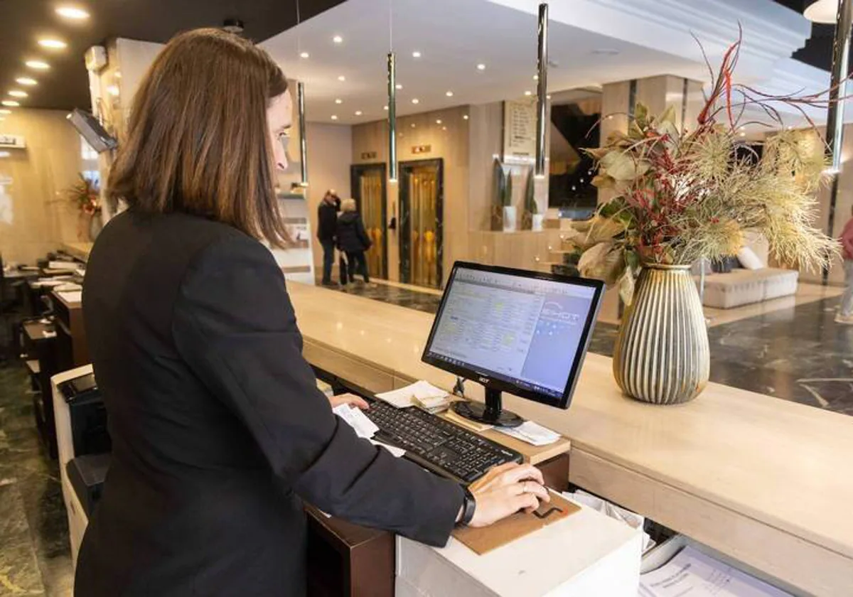 La Agencia Española de Protección de Datos multa a un hotel por escanear el DNI de unos clientes