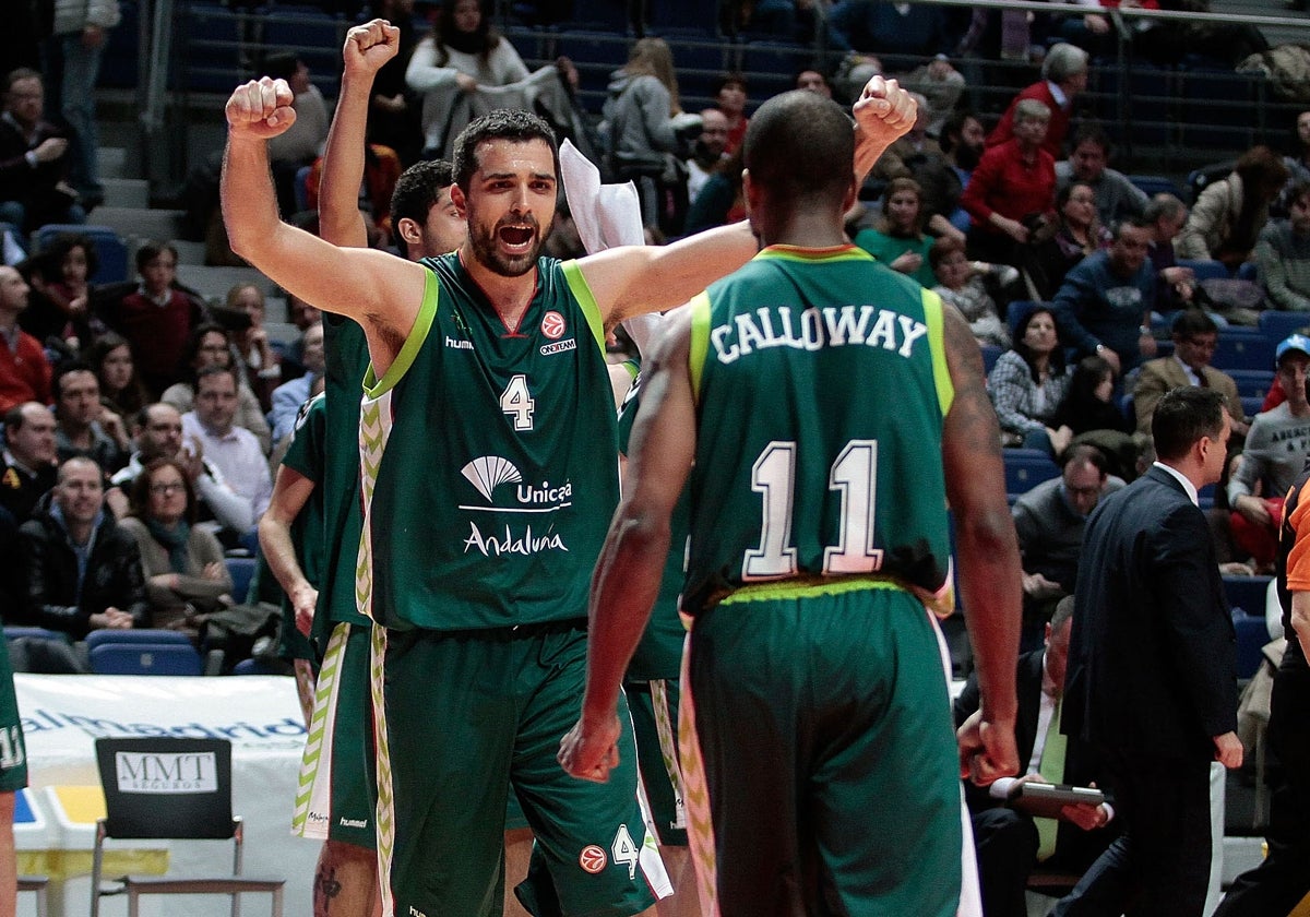 Krunoslav Simon celebra con Calloway la victoria del Unicaja ante el Madrid en enero de 2013.