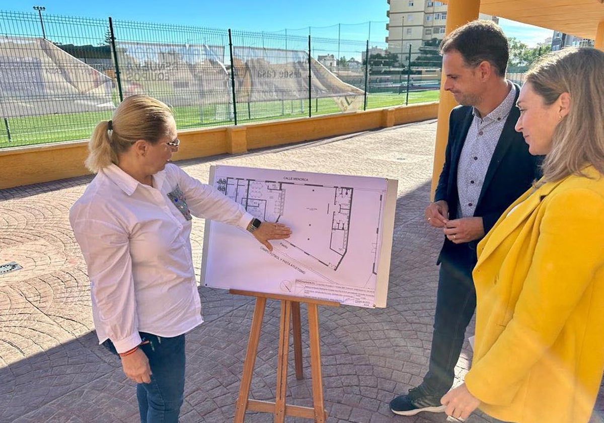 Mula, Rodríguez y Arriaga informan de la ampliación del complejo deportivo.